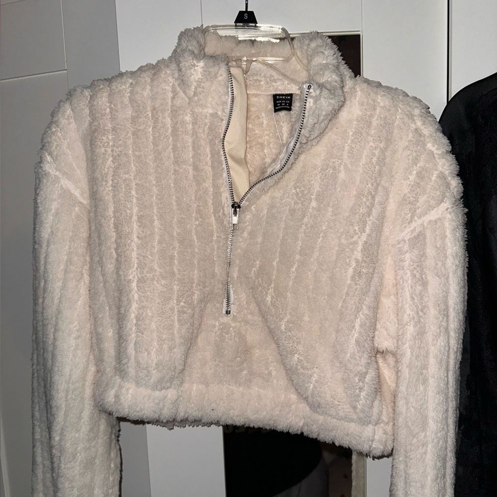Fuzzy cropped white cream sweater